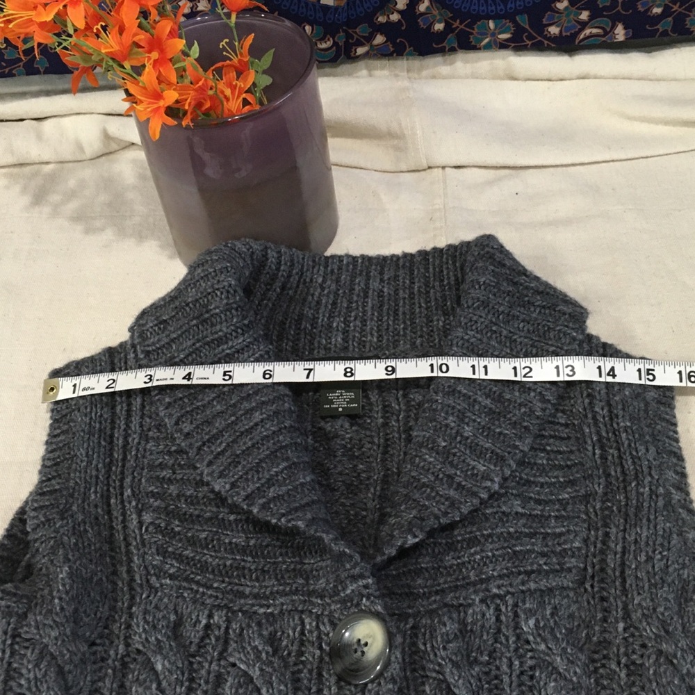 SALE!!! Eddie Bauer Gray Two-Button Cable Sweater Vest, Sz. Small - Picture 14 of 16